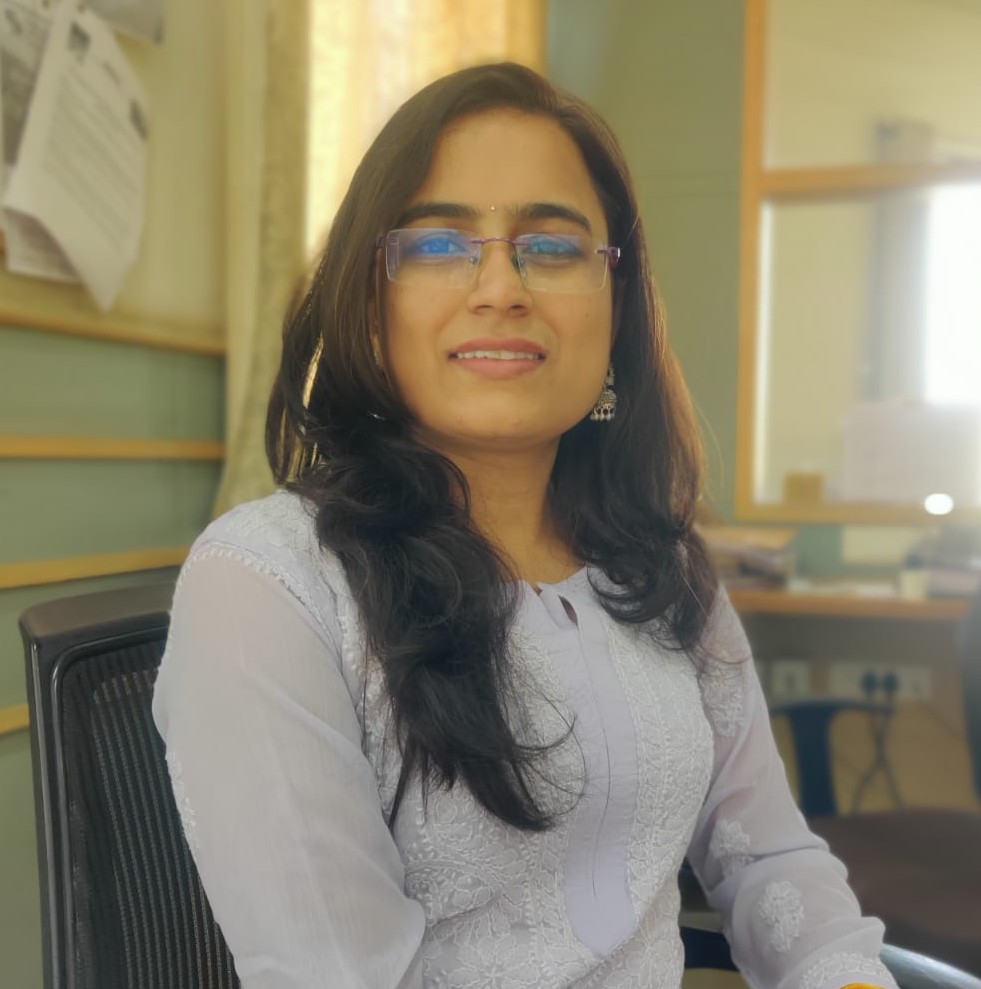 Dr. Seema Kadam_Best Ayurvedic Doctor in Pune